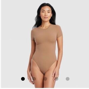 Auden Luxury Collection 4-Way Stretch Short-Sleeve Bodysuit Crewneck Brown M NEW